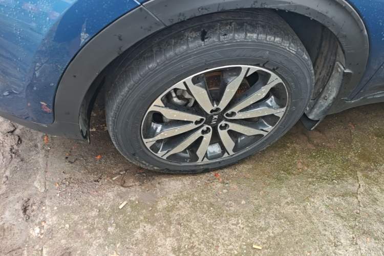 Used Kia KX5 2016 2.0L Automatic 2WD GLS Left Front Wheel Hub