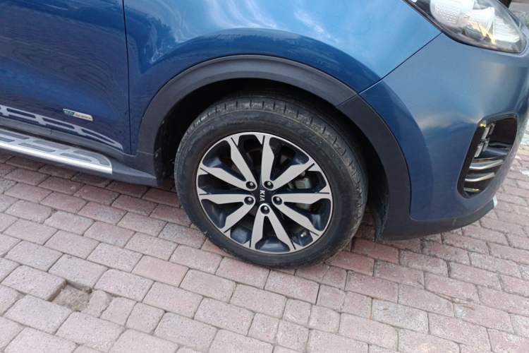 Used Kia KX5 2016 1.6T Automatic Two-Wheel Drive DLX Right Front Wheel Hub