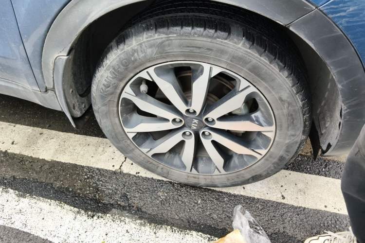 Used Kia KX5 2016 1.6T Automatic Two-Wheel Drive DLX Right Front Wheel Hub