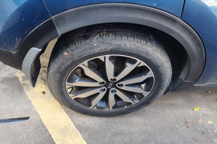 Used Kia KX5 2016 1.6T Automatic Two-Wheel Drive DLX Right Rear Wheel Hub