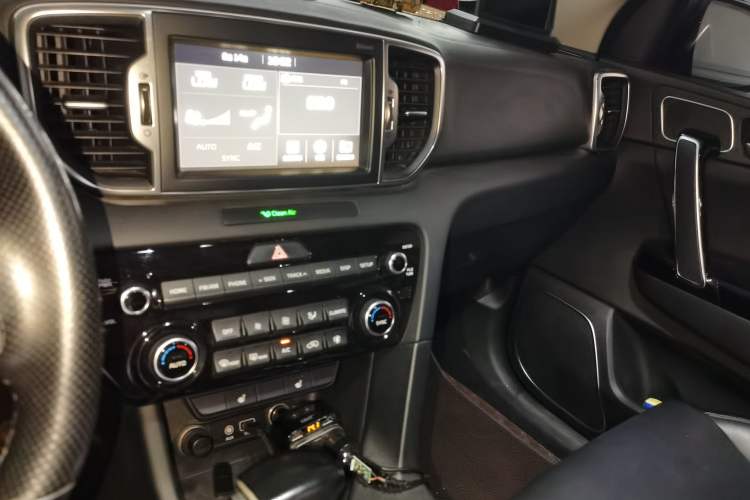 Used Kia KX5 2016 1.6T Automatic Two-Wheel Drive DLX Audio And AC Panel