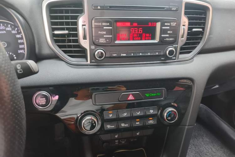 Used Kia KX5 2016 2.0L Automatic 2WD GLS Audio And AC Panel
