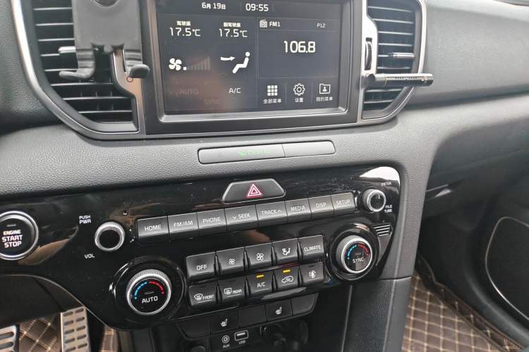 Used Kia KX5 2016 1.6T Automatic Two-Wheel Drive Premium Audio And AC Panel