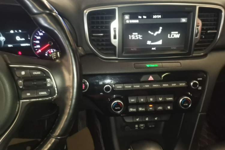 Used Kia KX5 2016 2.0L Automatic 2WD Premium Audio And AC Panel