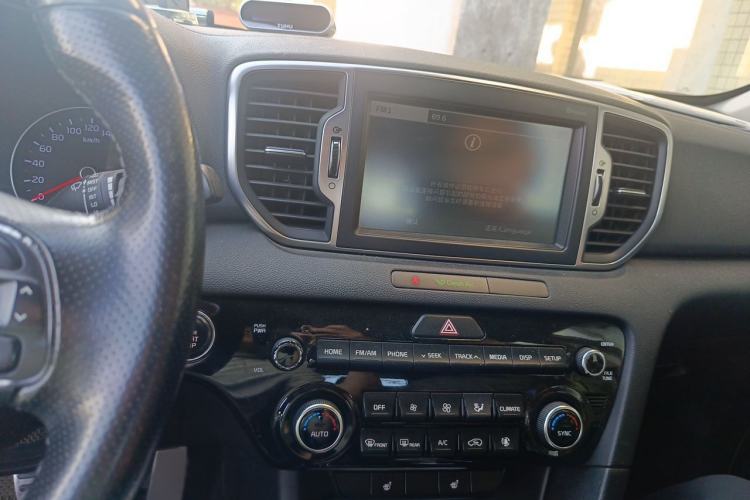 Used Kia KX5 2016 1.6T Automatic Two-Wheel Drive DLX Audio And AC Panel