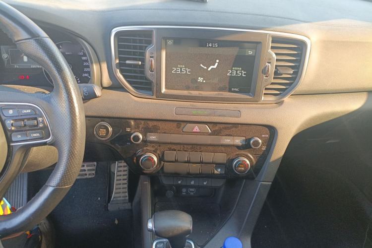 Used Kia KX5 2016 1.6T Automatic Two-Wheel Drive Premium Audio And AC Panel
