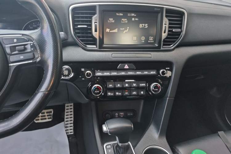 Used Kia KX5 2016 1.6T Automatic Two-Wheel Drive DLX Audio And AC Panel