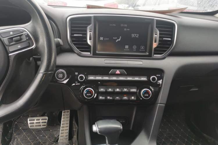 Used Kia KX5 2016 1.6T Automatic Two-Wheel Drive DLX Audio And AC Panel