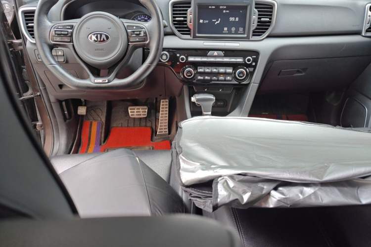 Used Kia KX5 2016 1.6T Automatic Two-Wheel Drive DLX Center Console