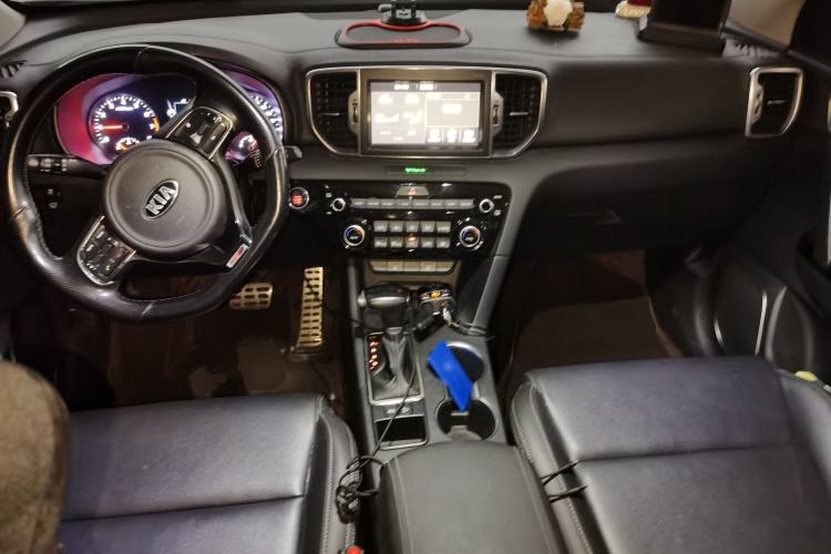 Used Kia KX5 2016 1.6T Automatic Two-Wheel Drive DLX Center Console
