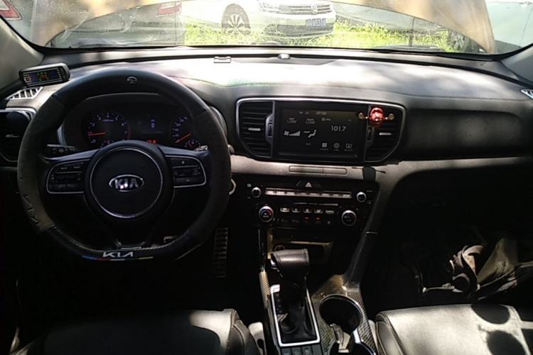 Used Kia KX5 2016 1.6T Automatic Two-Wheel Drive Premium Center Console