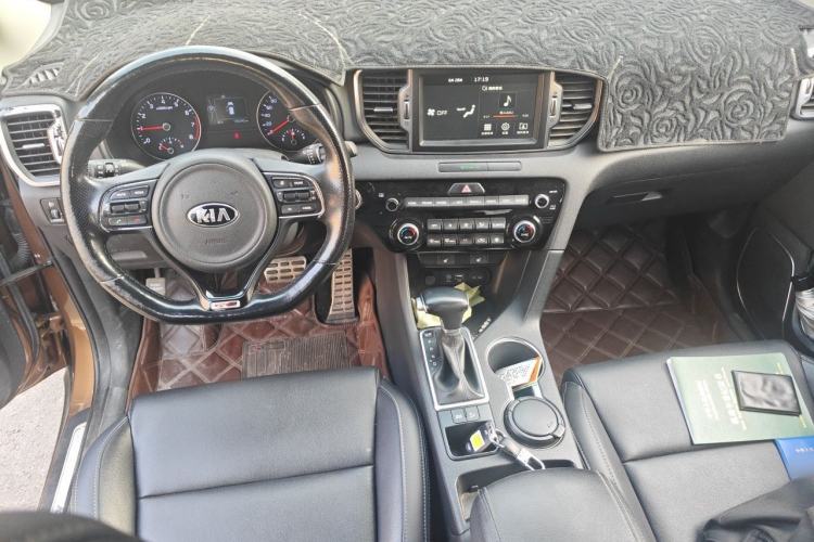 Used Kia KX5 2016 1.6T Automatic Two-Wheel Drive DLX Center Console