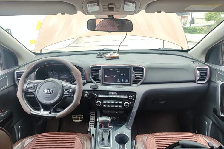 Used Kia KX5 2016 1.6T Automatic Two-Wheel Drive DLX Center Console