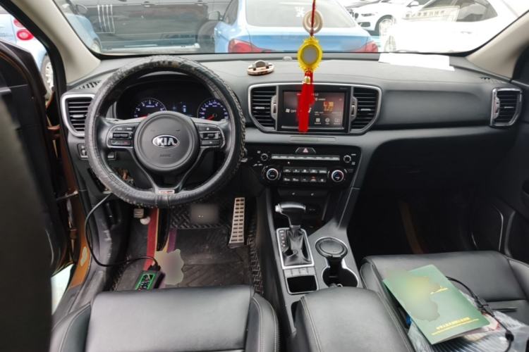 Used Kia KX5 2016 1.6T Automatic Two-Wheel Drive DLX Center Console