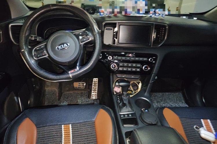 Used Kia KX5 2016 1.6T Automatic Two-Wheel Drive DLX Center Console
