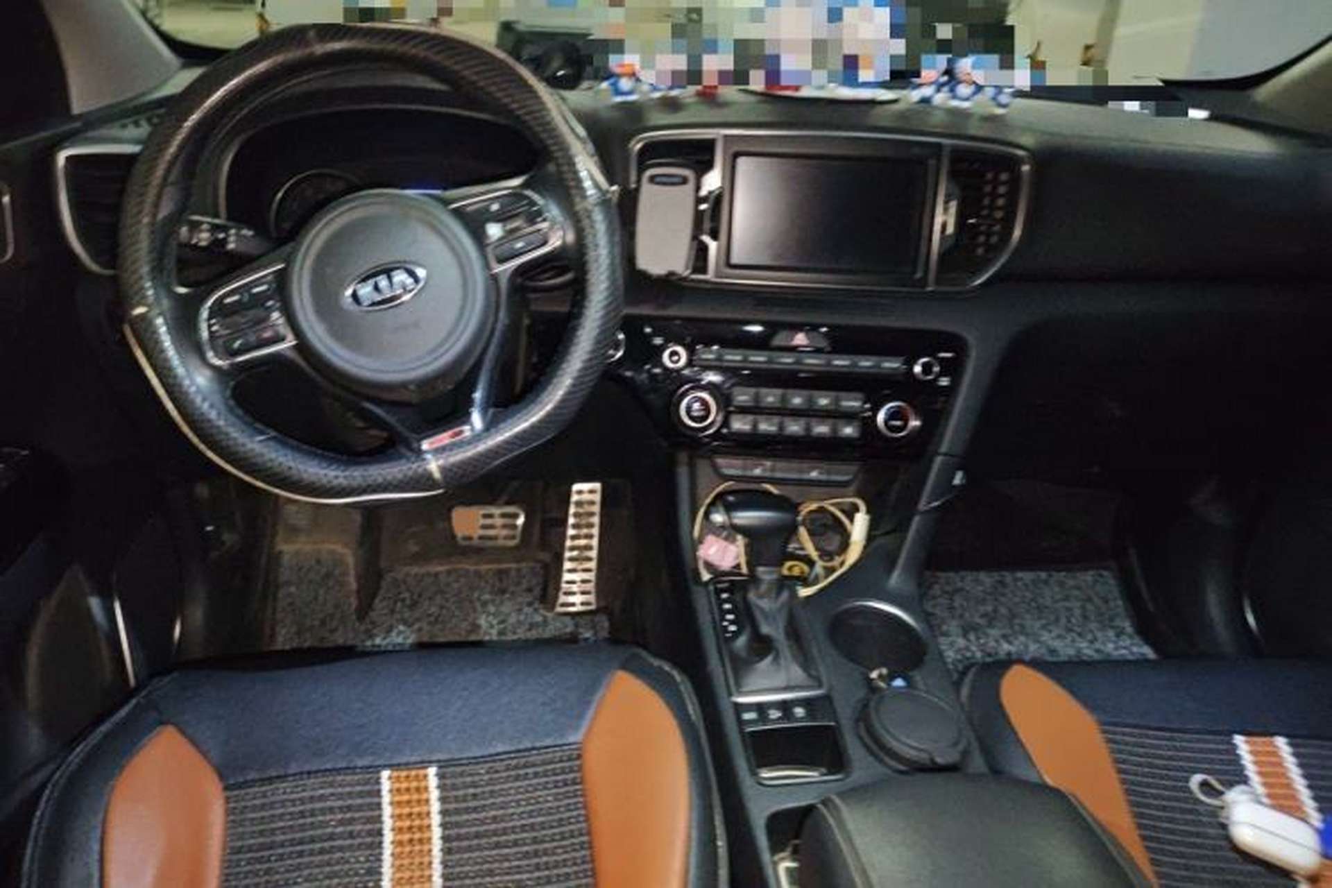 Used Kia KX5 2016 1.6T Automatic Two-Wheel Drive DLX Center Console