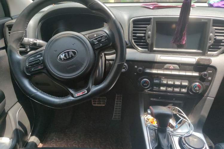 Used Kia KX5 2016 1.6T Automatic Two-Wheel Drive Premium Center Console