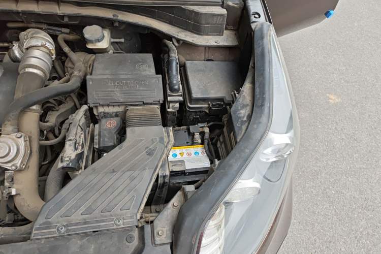 Used Kia KX5 2016 1.6T Automatic Two-Wheel Drive DLX Engine Bay Left