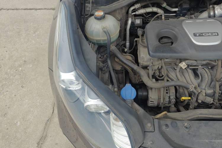 Used Kia KX5 2016 1.6T Automatic Two-Wheel Drive Premium Engine Bay Right