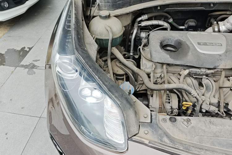 Used Kia KX5 2016 1.6T Automatic Two-Wheel Drive Premium Engine Bay Right