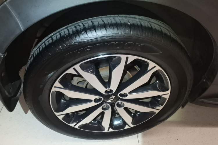 Used Kia KX5 2016 2.0L Automatic 2WD Premium Exterior 5