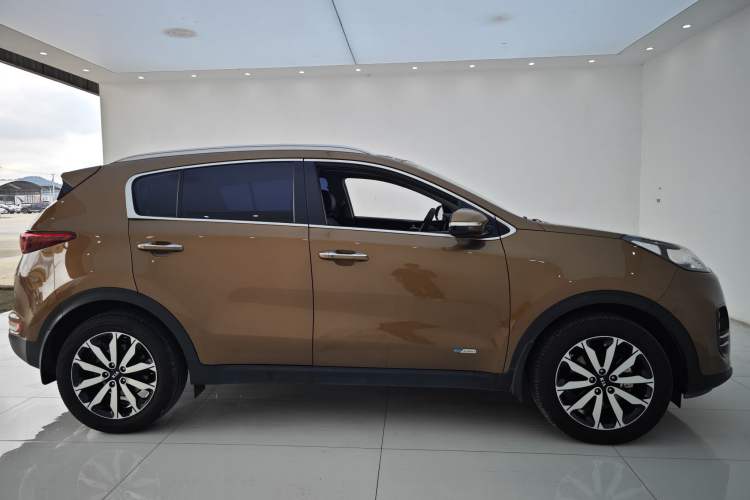 Used Kia KX5 2016 1.6T Automatic Two-Wheel Drive DLX Exterior 7