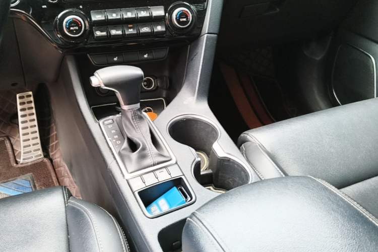 Used Kia KX5 2016 1.6T Automatic Two-Wheel Drive DLX Gear Lever