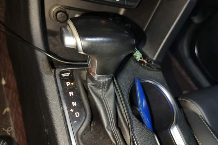 Used Kia KX5 2016 1.6T Automatic Two-Wheel Drive DLX Gear Lever