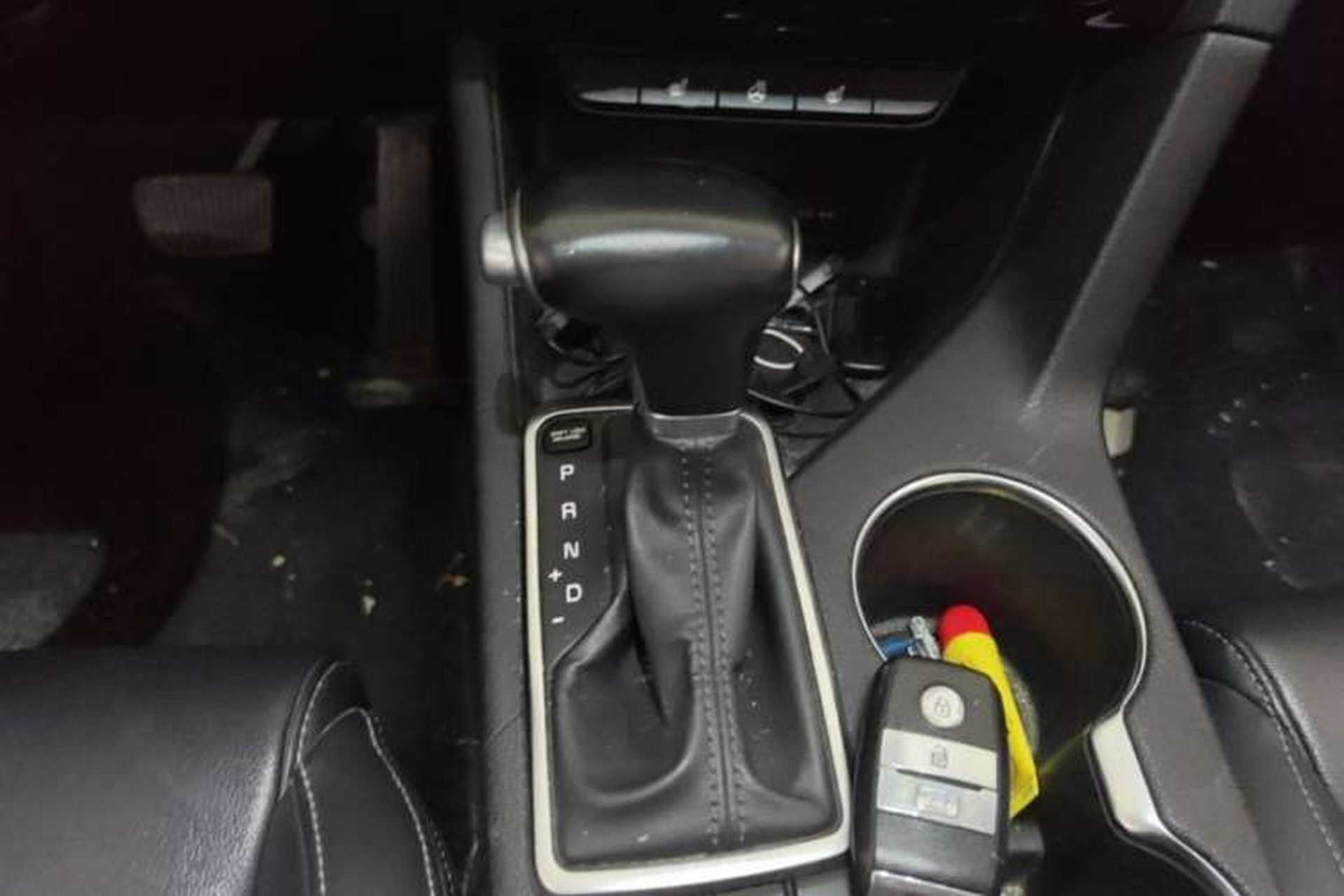 Used Kia KX5 2016 2.0L Automatic 2WD Premium Gear Lever