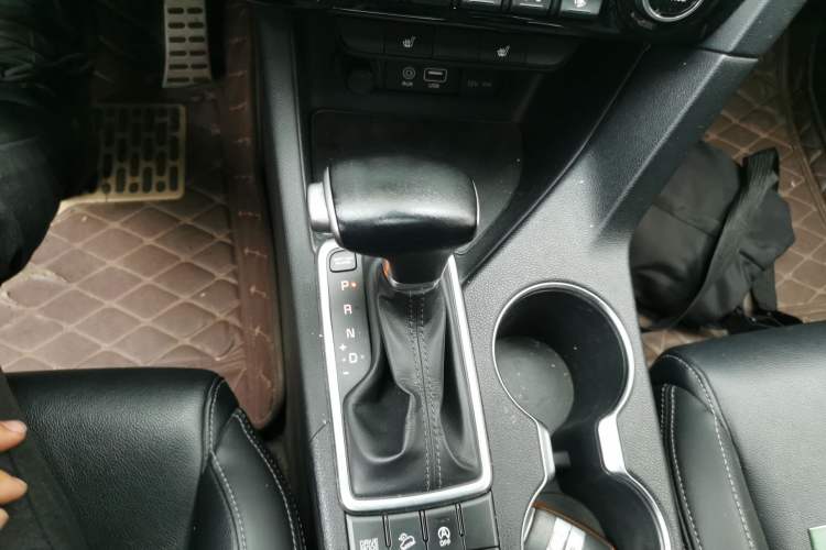 Used Kia KX5 2016 1.6T Automatic Two-Wheel Drive DLX Gear Lever