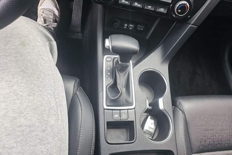 Used Kia KX5 2016 2.0L Automatic 2WD GLS Gear Lever
