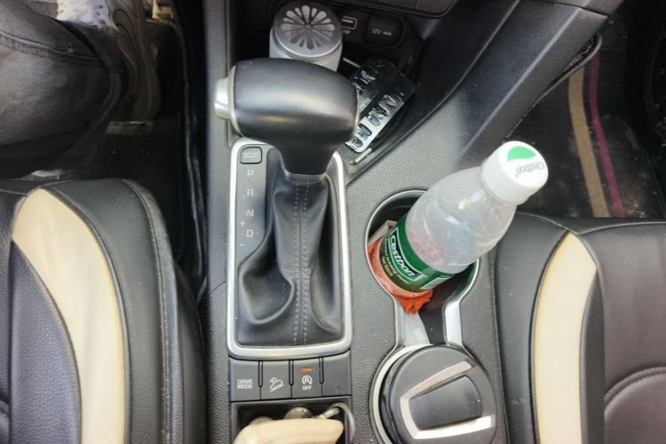 Used Kia KX5 2016 1.6T Automatic Two-Wheel Drive DLX Gear Lever