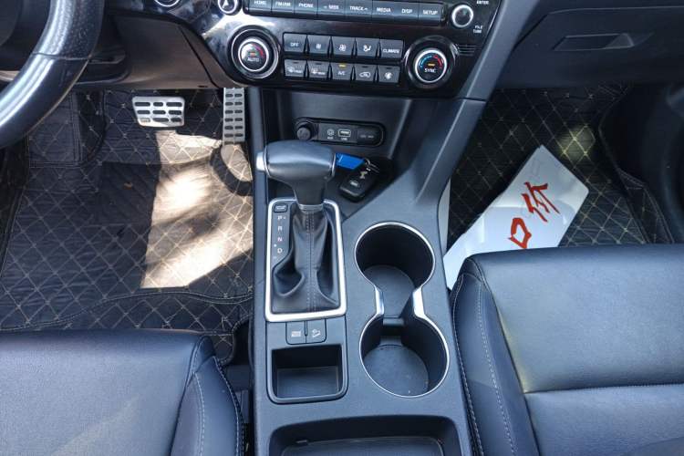 Used Kia KX5 2016 1.6T Automatic Two-Wheel Drive DLX Gear Lever