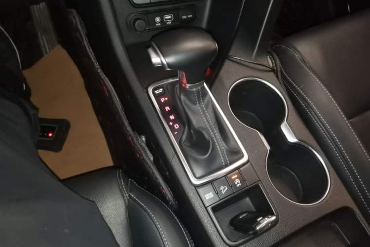 Used Kia KX5 2016 2.0L Automatic 2WD Premium Gear Lever