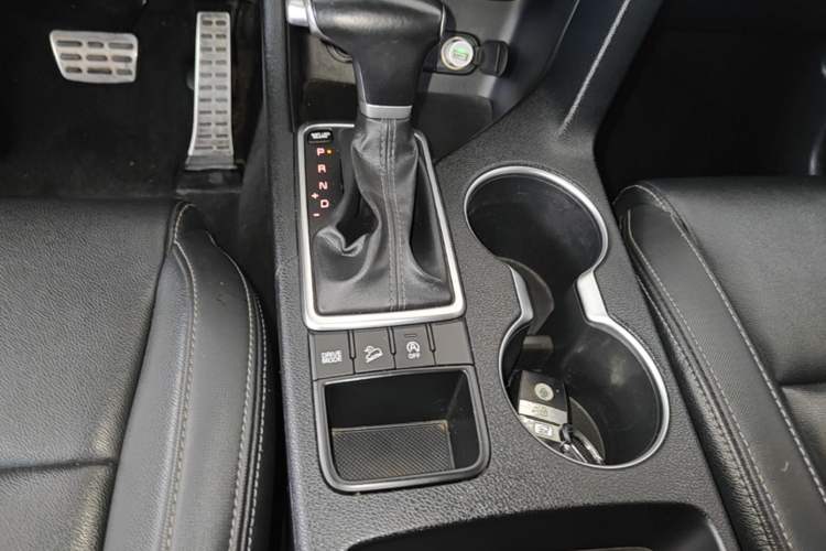 Used Kia KX5 2016 1.6T Automatic Two-Wheel Drive Premium Gear Lever