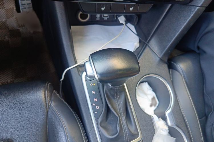 Used Kia KX5 2016 1.6T Automatic Two-Wheel Drive DLX Gear Lever