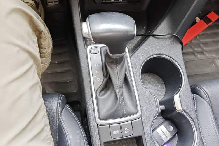 Used Kia KX5 2016 1.6T Automatic Two-Wheel Drive Premium Gear Lever