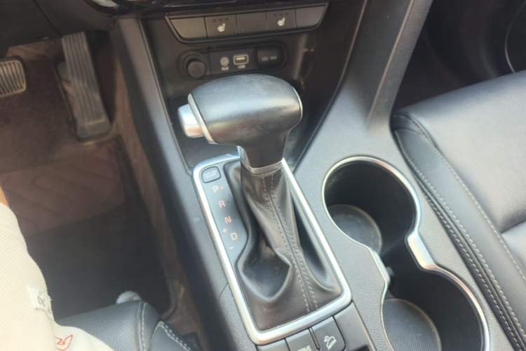 Used Kia KX5 2016 2.0L Automatic 2WD GLS Gear Lever