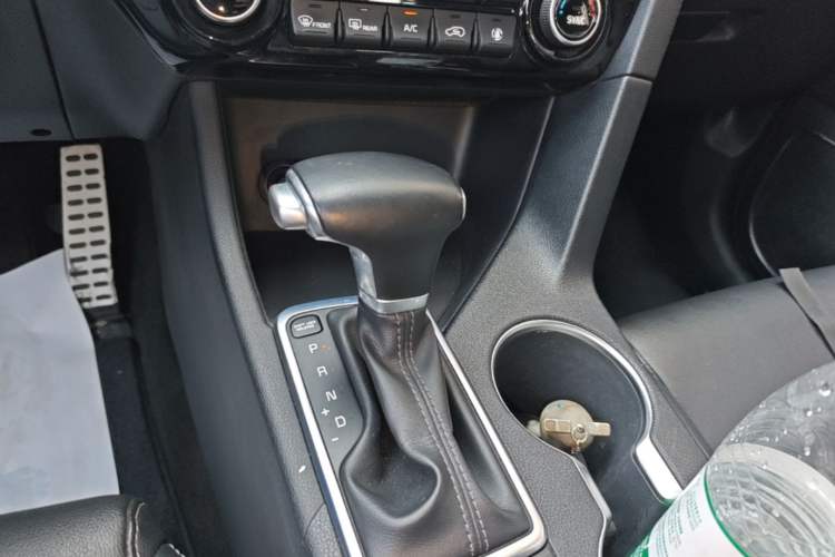 Used Kia KX5 2016 1.6T Automatic Two-Wheel Drive DLX Gear Lever