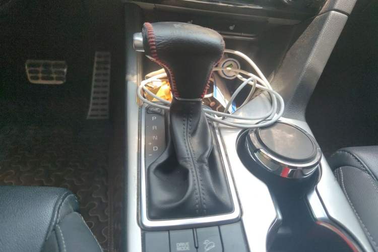 Used Kia KX5 2016 1.6T Automatic Two-Wheel Drive Premium Gear Lever