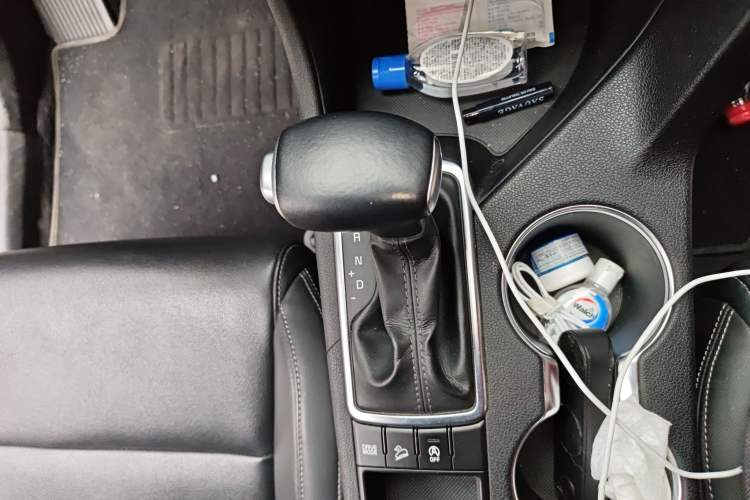 Used Kia KX5 2016 1.6T Automatic Two-Wheel Drive DLX Gear Lever