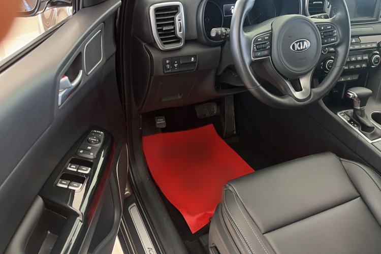 Used Kia KX5 2016 2.0L Automatic 2WD Premium Interior 2