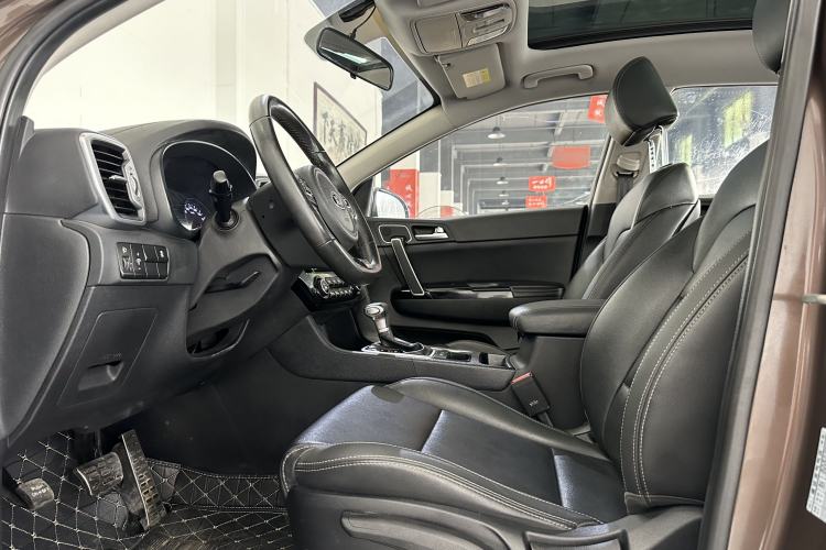 Used Kia KX5 2016 1.6T Automatic Two-Wheel Drive DLX Interior 3