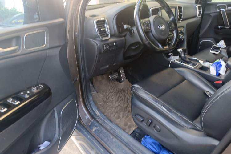 Used Kia KX5 2016 1.6T Automatic Two-Wheel Drive DLX Interior 3