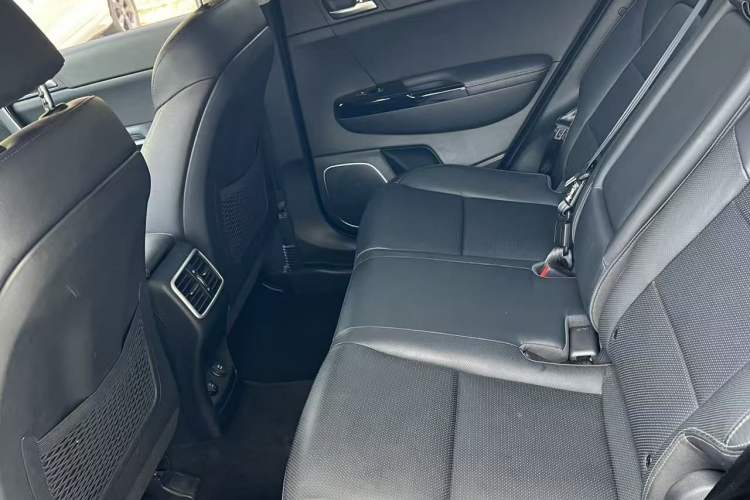 Used Kia KX5 2016 2.0L Automatic 2WD Premium Interior 4