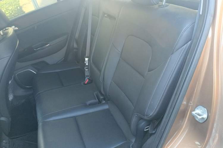 Used Kia KX5 2016 1.6T Automatic Two-Wheel Drive Premium Interior 4
