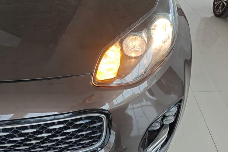 Used Kia KX5 2016 1.6T Automatic Two-Wheel Drive Premium Left Front Headlight
