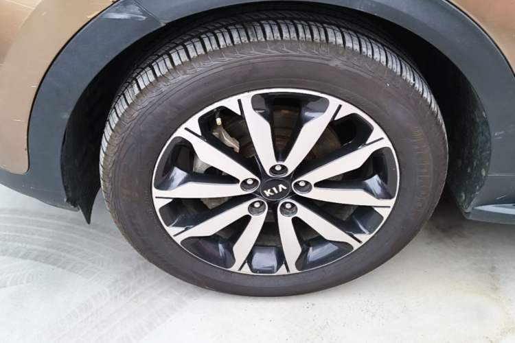Used Kia KX5 2016 1.6T Automatic Two-Wheel Drive DLX Left Front Wheel Hub