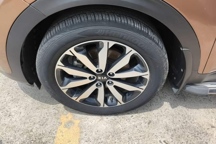 Used Kia KX5 2016 1.6T Automatic Two-Wheel Drive DLX Left Front Wheel Hub