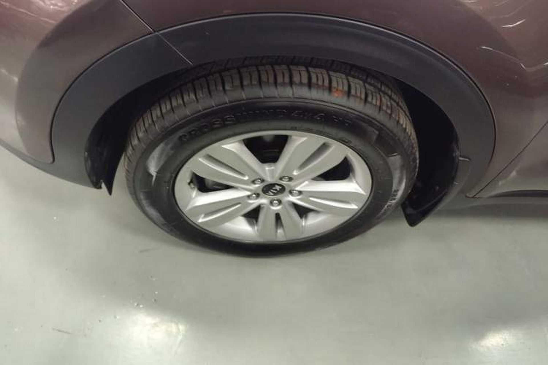Used Kia KX5 2016 2.0L Automatic 2WD GLS Left Front Wheel Hub
